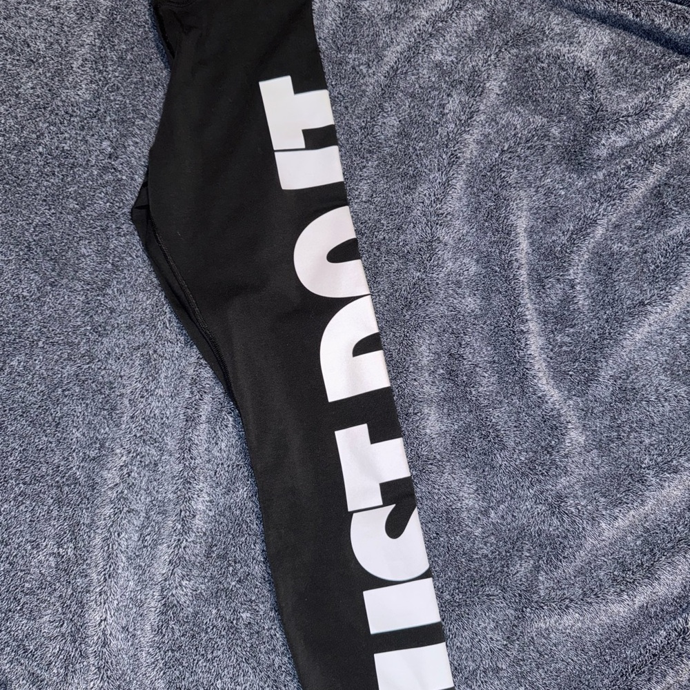 NEW NIKE LEGGINGS